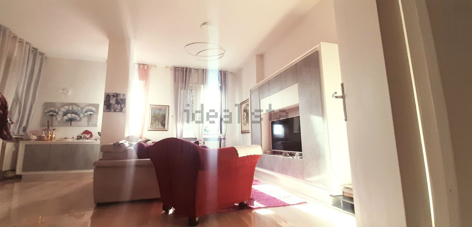 appartamento in vendita a Gallarate in zona Crenna