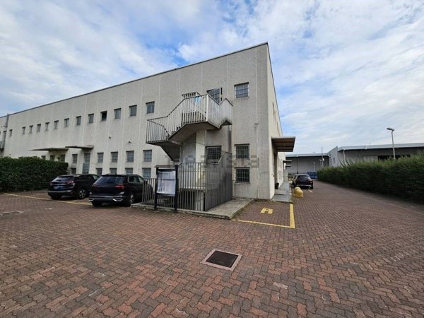 capannone in vendita a Gallarate