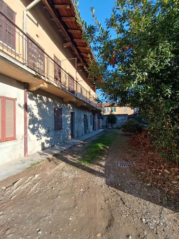 appartamento in vendita a Gallarate in zona Crenna