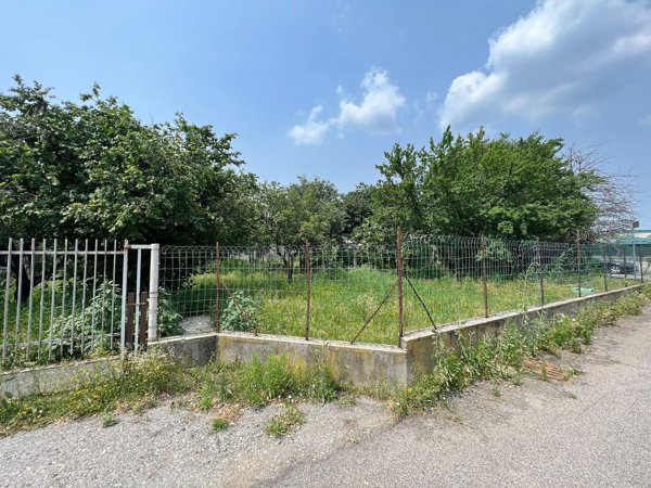 terreno edificabile in vendita a Gallarate in zona Arnate
