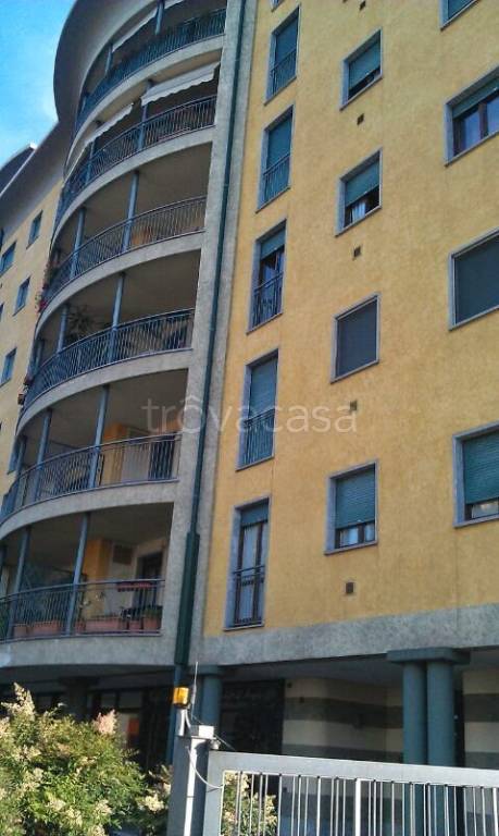 appartamento in vendita a Gallarate in zona Arnate