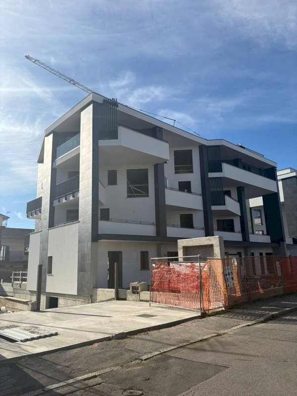 appartamento in vendita a Gallarate in zona Sciarè