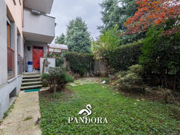 appartamento in vendita a Gallarate in zona Arnate