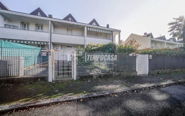casa indipendente in vendita a Gallarate