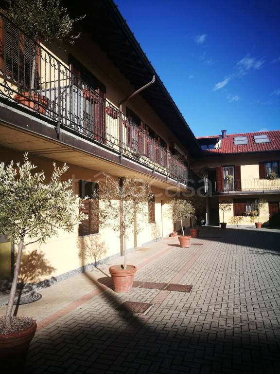 appartamento in vendita a Gallarate in zona Crenna