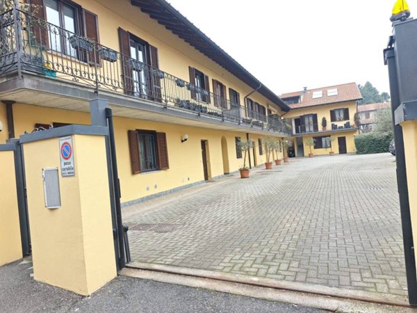 appartamento in vendita a Gallarate in zona Crenna
