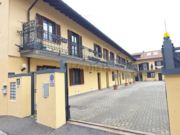 appartamento in vendita a Gallarate in zona Crenna