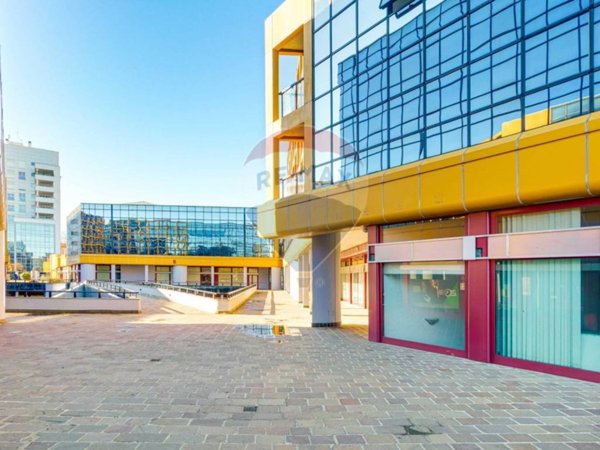 ufficio in vendita a Gallarate in zona Cascinetta