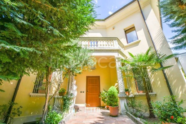 casa indipendente in vendita a Gallarate