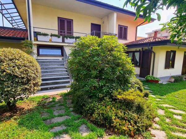 casa indipendente in vendita a Gallarate in zona Ronchi