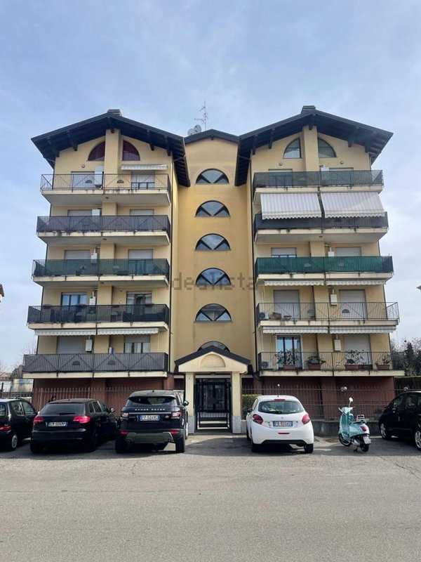 ufficio in vendita a Gallarate in zona Madonna in Campagna
