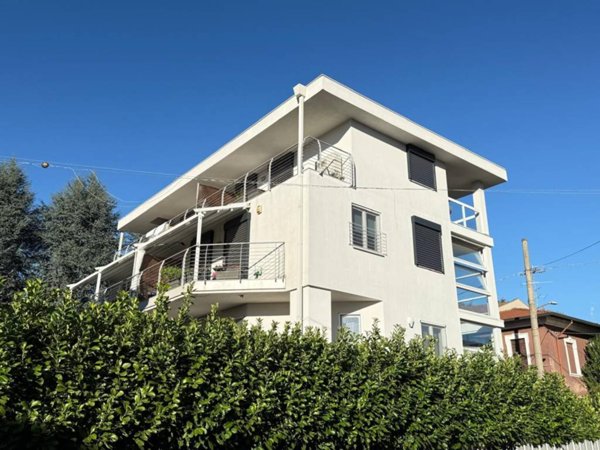 appartamento in vendita a Gallarate in zona Cascinetta