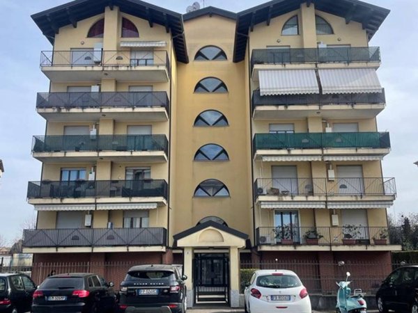 ufficio in vendita a Gallarate in zona Madonna in Campagna