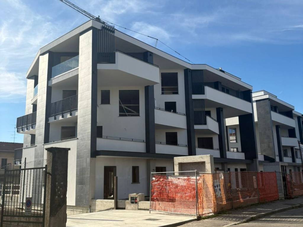 appartamento in vendita a Gallarate in zona Sciarè