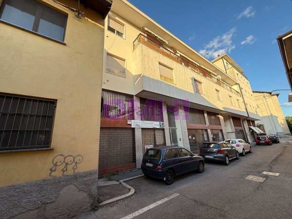 locale commerciale in vendita a Gallarate