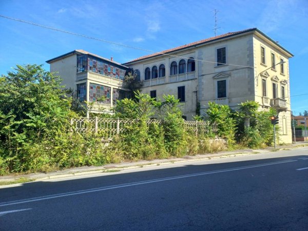 intera palazzina in vendita a Gallarate in zona Sciarè