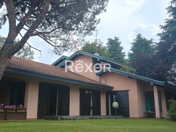 villa in vendita a Gallarate in zona Sciarè