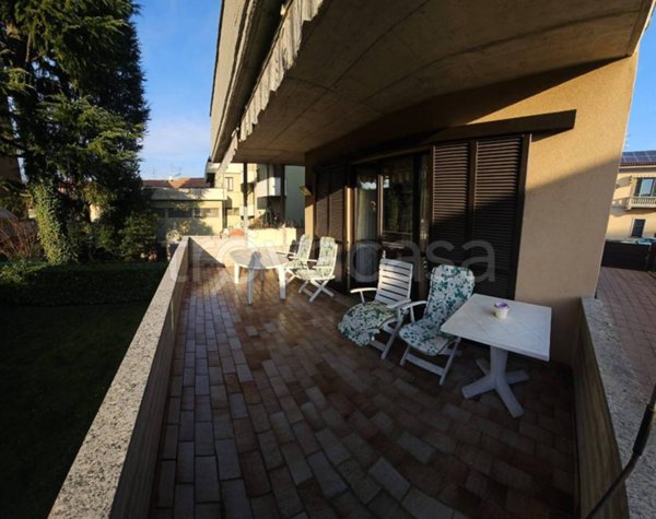 casa indipendente in vendita a Gallarate in zona Sciarè