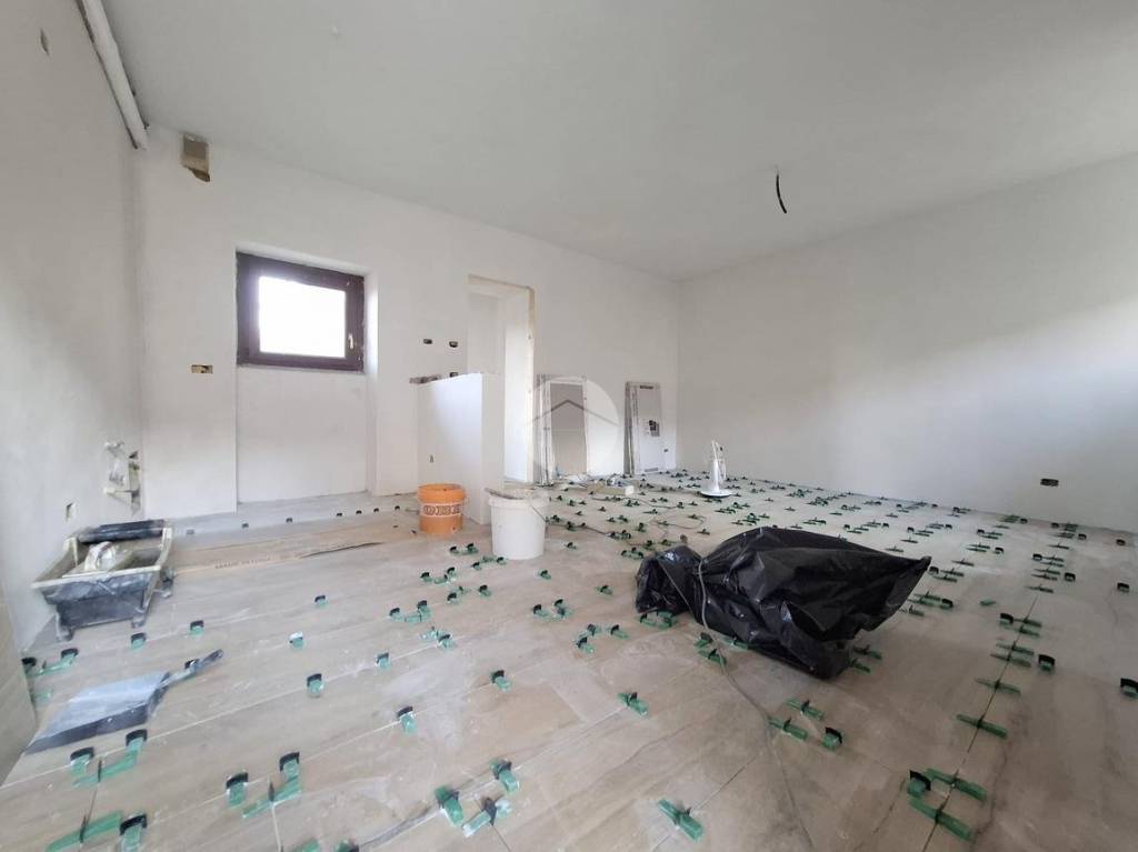 appartamento in vendita a Gallarate in zona Crenna