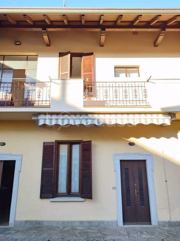 appartamento in vendita a Gallarate in zona Arnate