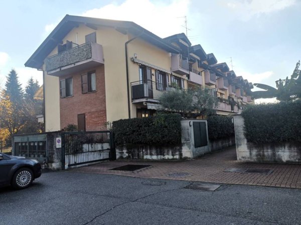 appartamento in vendita a Gallarate in zona Arnate