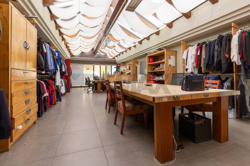 ufficio in vendita a Gallarate in zona Arnate