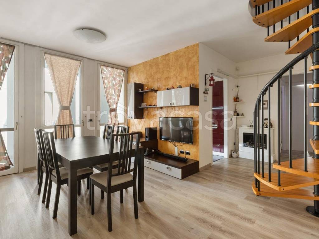 appartamento in vendita a Gallarate in zona Madonna in Campagna