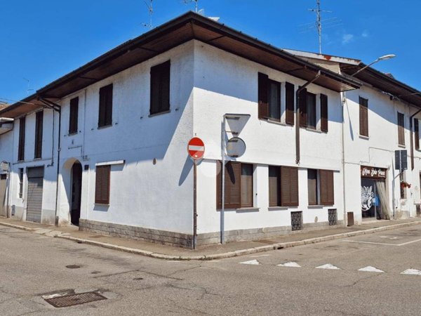 casa indipendente in vendita a Gallarate in zona Cascinetta