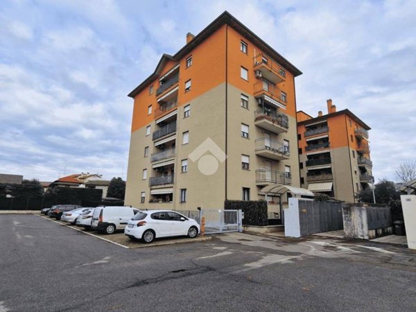 appartamento in vendita a Gallarate in zona Sciarè
