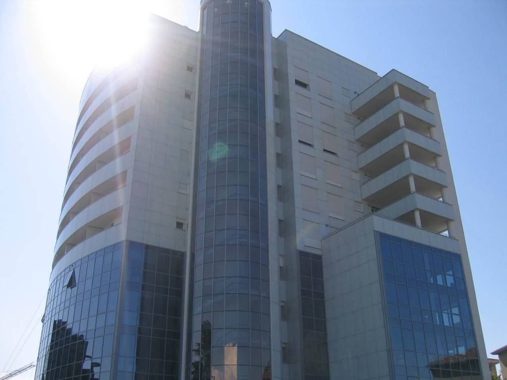 ufficio in vendita a Gallarate in zona Cascinetta