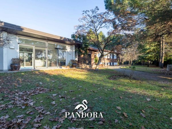 casa indipendente in vendita a Gallarate in zona Arnate