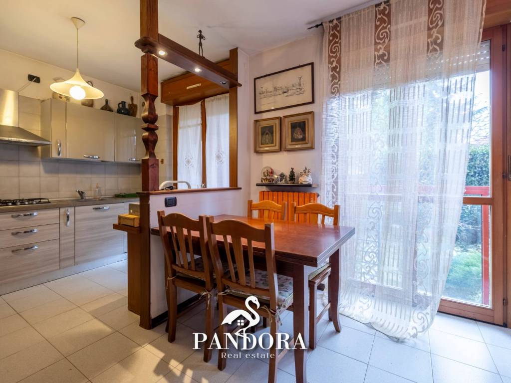 appartamento in vendita a Gallarate in zona Arnate