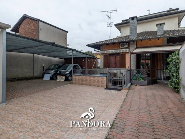 casa indipendente in vendita a Gallarate in zona Madonna in Campagna