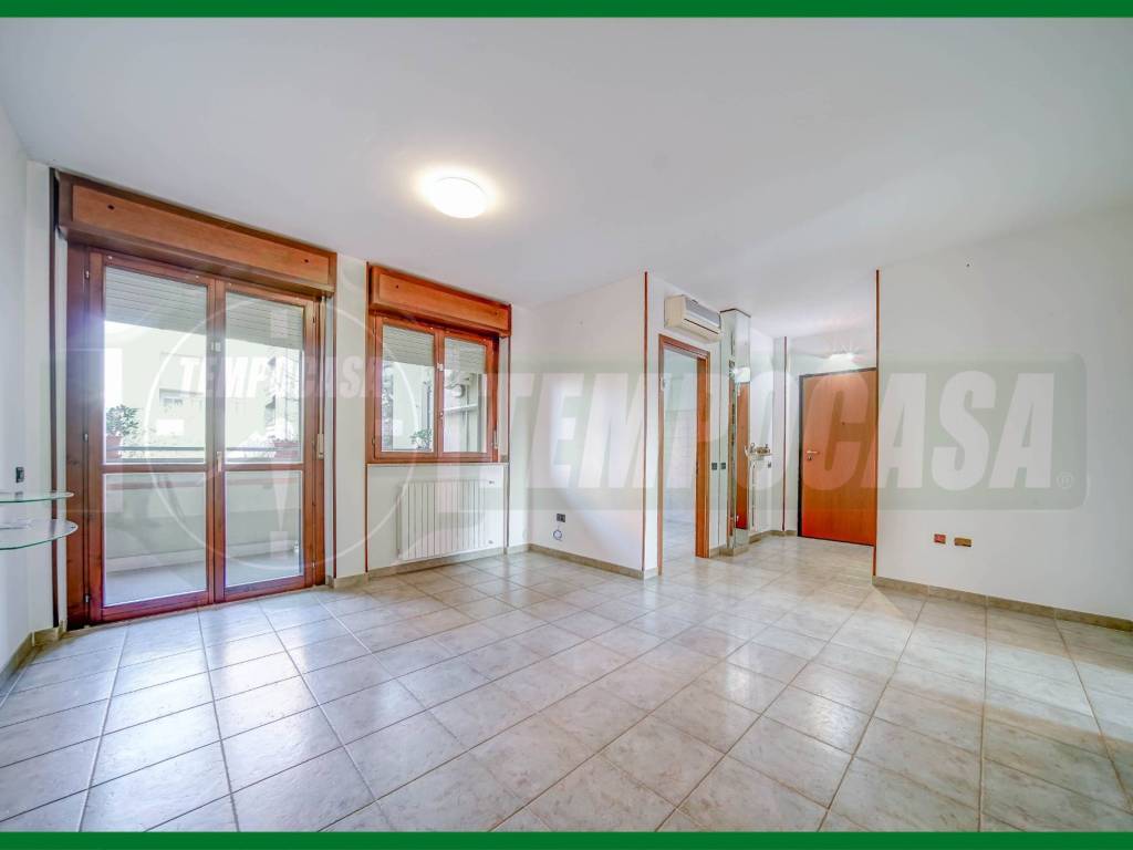 appartamento in vendita a Gallarate in zona Sciarè