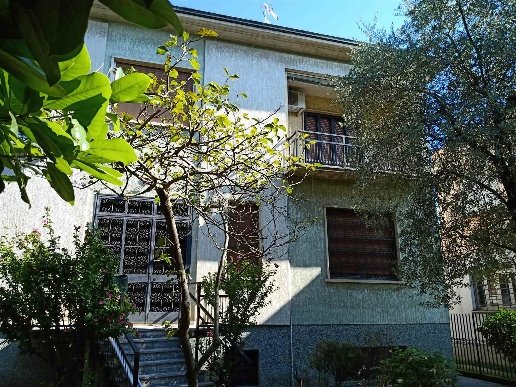 casa indipendente in vendita a Gallarate in zona Arnate