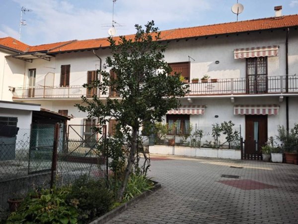 appartamento in vendita a Gallarate in zona Cascinetta