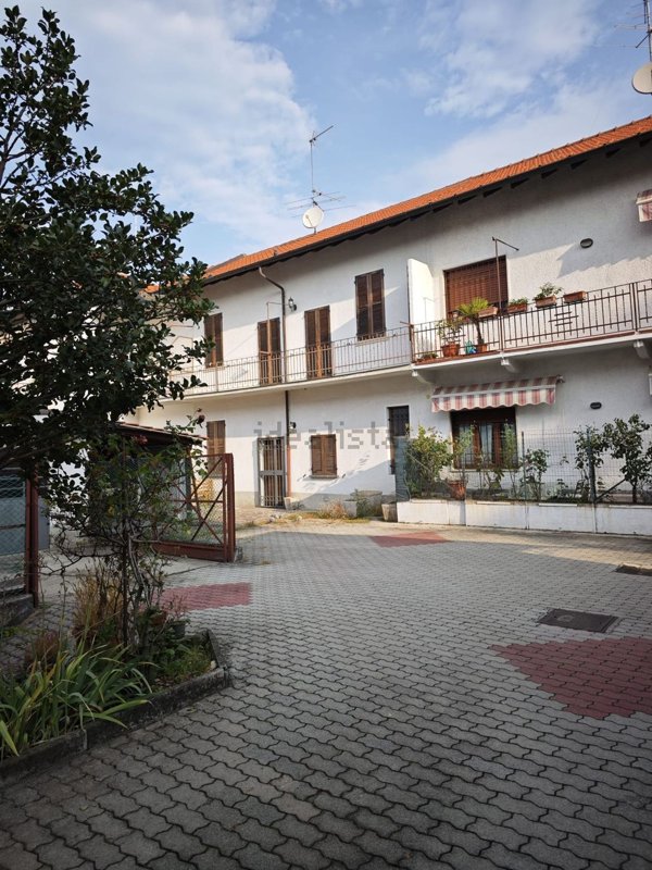 casa indipendente in vendita a Gallarate in zona Cascinetta