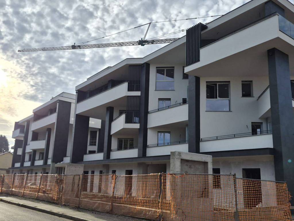 appartamento in vendita a Gallarate in zona Sciarè