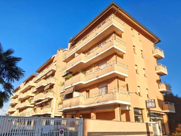 appartamento in vendita a Gallarate in zona Sciarè