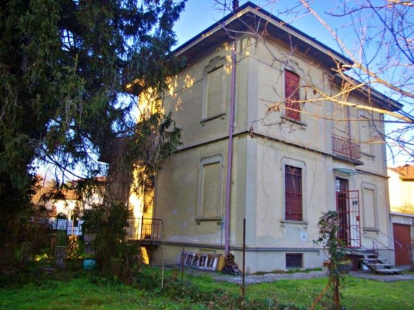 casa indipendente in vendita a Gallarate in zona Crenna
