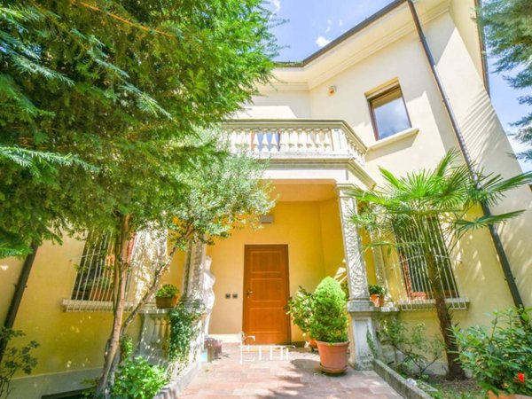 casa indipendente in vendita a Gallarate