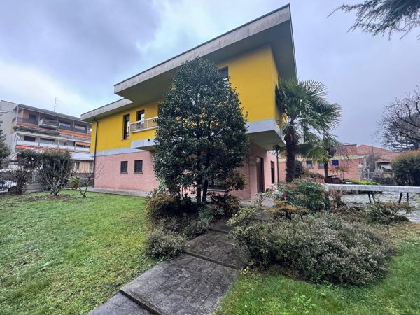 casa indipendente in vendita a Gallarate