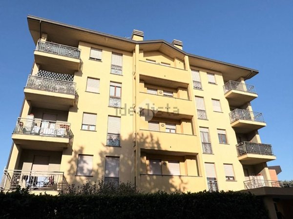 appartamento in vendita a Gallarate in zona Sciarè