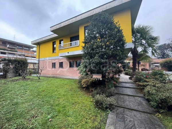 casa indipendente in vendita a Gallarate