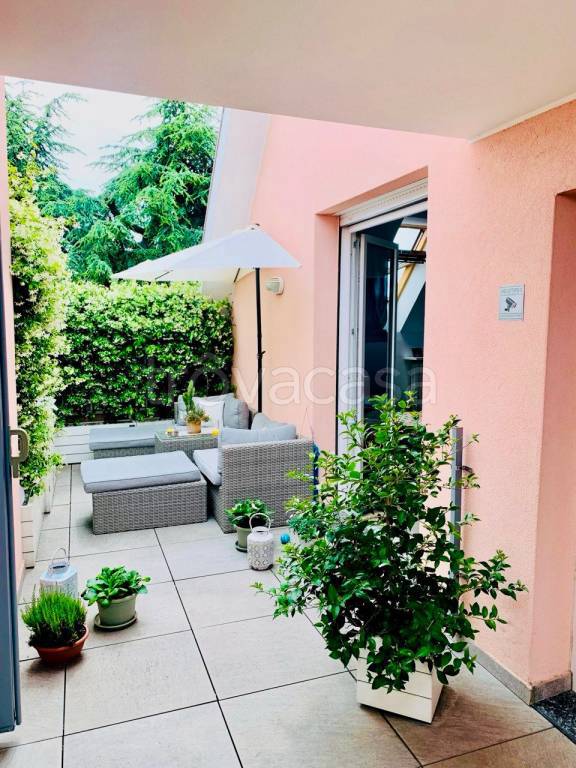 appartamento in vendita a Gallarate in zona Sciarè