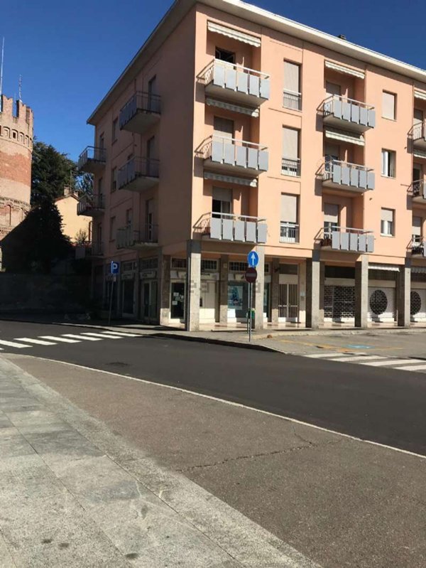 negozio in vendita a Gallarate in zona Crenna
