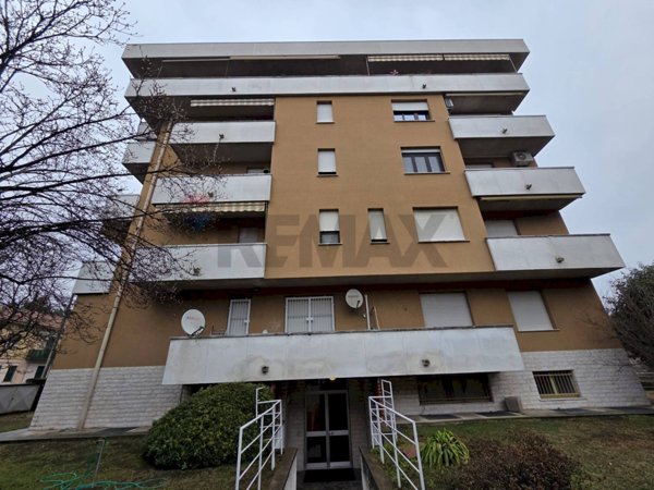 appartamento in vendita a Gallarate in zona Sciarè