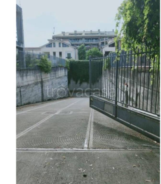 intera palazzina in vendita a Gallarate in zona Arnate