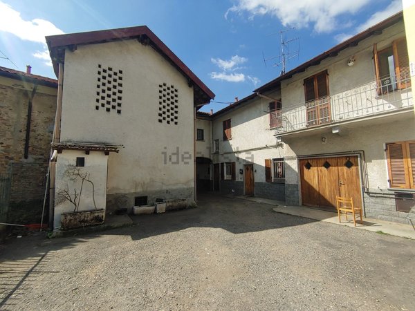 appartamento in vendita a Gallarate in zona Crenna