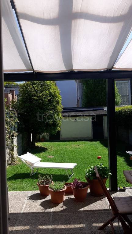 casa indipendente in vendita a Gallarate